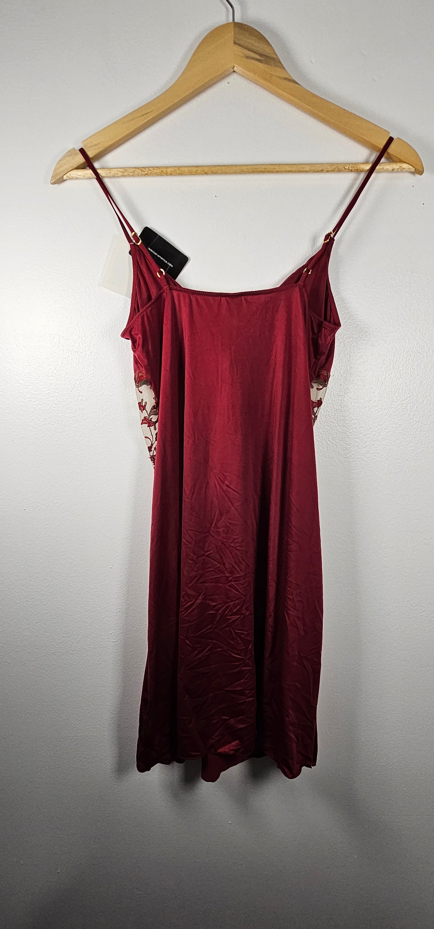 Wacoal Women's Dramatic Interlude Embroidery Chemise Size M, S